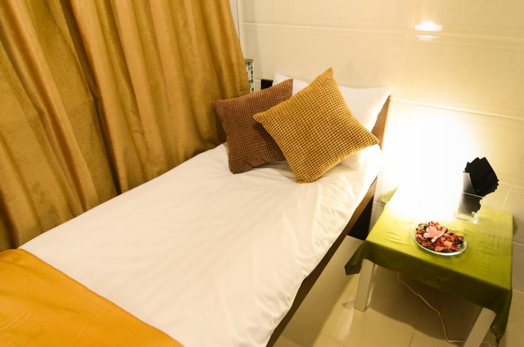 Garden Hotel Hong Kong Room photo